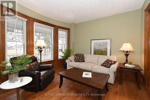 11428 Sunset Road, Southwold, ON - Indoor Photo Showing Living Room