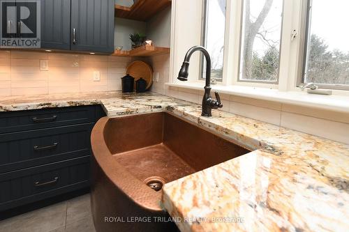 11428 Sunset Road, Southwold, ON - Indoor Photo Showing Kitchen With Double Sink