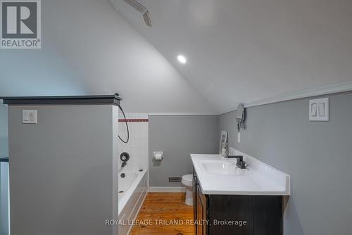 474 Grosvenor St, London, ON - Indoor Photo Showing Bathroom