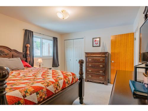 2062 Eighth Avenue, Trail, BC - Indoor Photo Showing Bedroom
