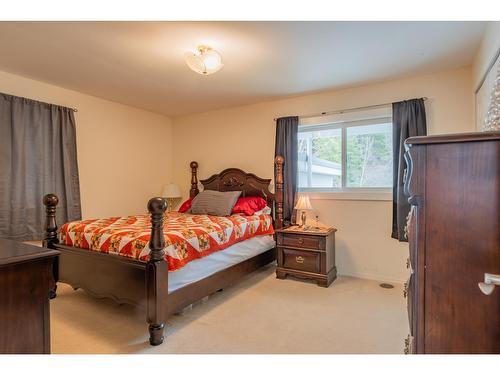 2062 Eighth Avenue, Trail, BC - Indoor Photo Showing Bedroom