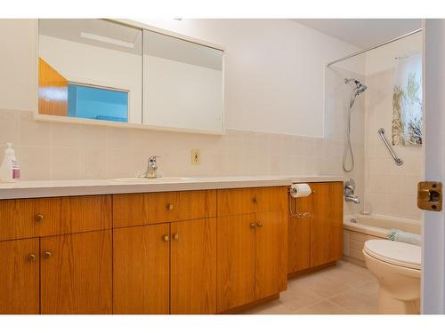 2062 Eighth Avenue, Trail, BC - Indoor Photo Showing Bathroom