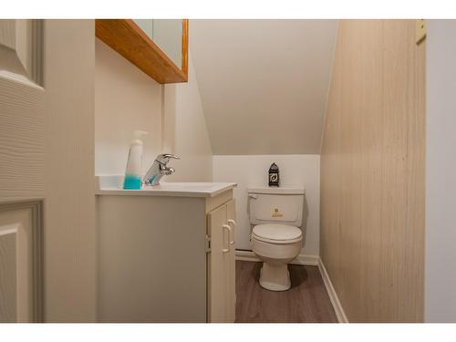 2062 Eighth Avenue, Trail, BC - Indoor Photo Showing Bathroom
