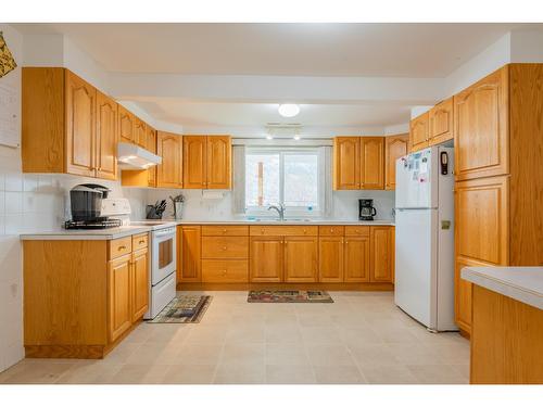 2062 Eighth Avenue, Trail, BC - Indoor Photo Showing Kitchen
