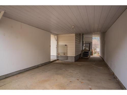 2062 Eighth Avenue, Trail, BC - Indoor Photo Showing Garage