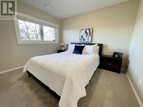 150 Vancouver Place, Penticton, BC - Indoor Photo Showing Bedroom