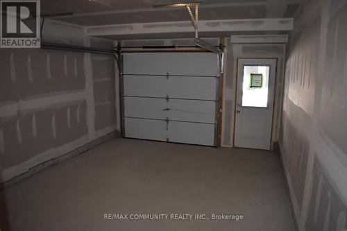 #0015-8 -1553 Midland Ave, Toronto, ON - Indoor Photo Showing Garage