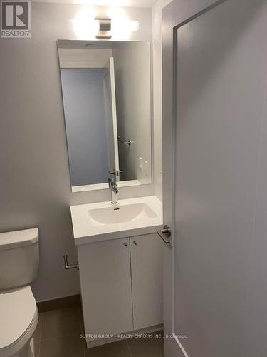 #821 -2550 Simcoe St, Oshawa, ON - Indoor Photo Showing Bathroom