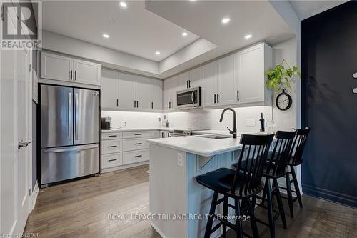 #604 -505 Talbot St, London, ON - Indoor Photo Showing Kitchen With Upgraded Kitchen