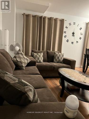 183 Deveron Cres, London, ON - Indoor Photo Showing Living Room