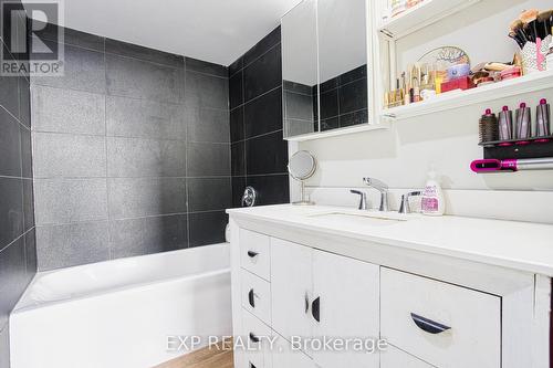 #522 -6 Humberline Dr, Toronto, ON - Indoor Photo Showing Bathroom