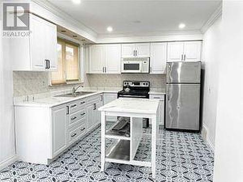 Main - 128 Sabrina Drive, Toronto, ON - Indoor Photo Showing Kitchen