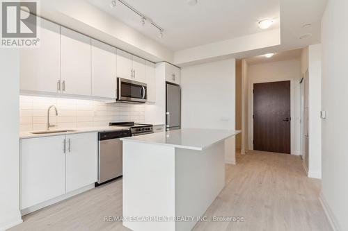 #302 -509 Dundas St W, Oakville, ON - Indoor Photo Showing Kitchen With Stainless Steel Kitchen With Upgraded Kitchen