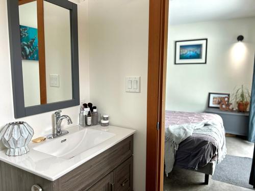 205 Joliffe Way, Rossland, BC - Indoor Photo Showing Bathroom