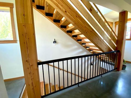 205 Joliffe Way, Rossland, BC - Indoor Photo Showing Bathroom