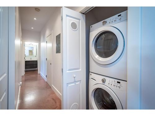 2430 Perrier Lane, Nelson, BC - Indoor Photo Showing Laundry Room
