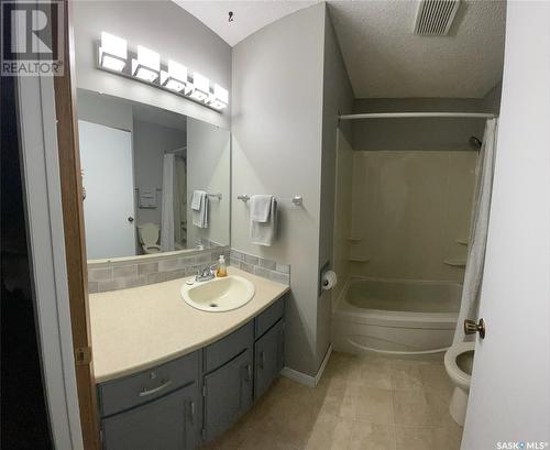 2855 Hartmann Crescent E, Regina, SK - Indoor Photo Showing Bathroom