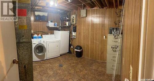 2855 Hartmann Crescent E, Regina, SK - Indoor Photo Showing Laundry Room