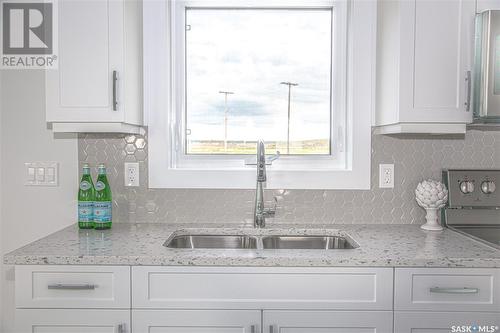 162 Finch Crescent, Langham, SK - Indoor Photo Showing Kitchen With Double Sink With Upgraded Kitchen