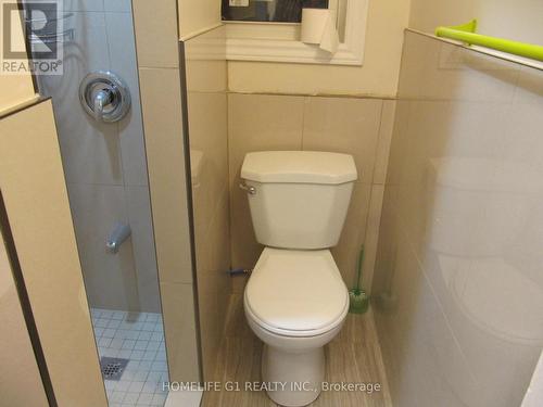 23 Myrtle Ave 2Nd Floor, Toronto, ON - Indoor Photo Showing Bathroom