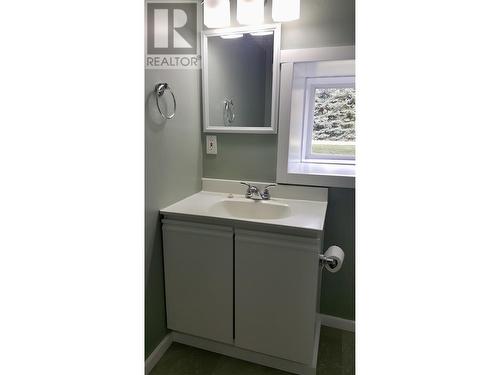 345 Redfern Drive, Vanderhoof, BC - Indoor Photo Showing Bathroom