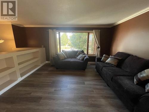 10753 Poplar Crescent, Dawson Creek, BC - Indoor Photo Showing Living Room