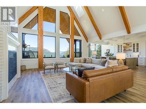 241 Twin Lakes Road, Enderby, BC - Indoor Photo Showing Living Room