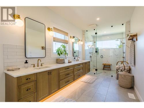 241 Twin Lakes Road, Enderby, BC - Indoor Photo Showing Bathroom