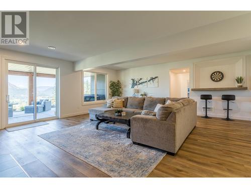 241 Twin Lakes Road, Enderby, BC - Indoor Photo Showing Living Room