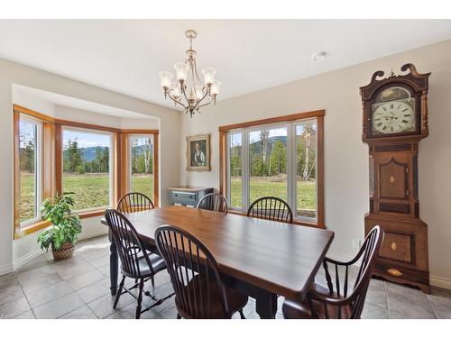 2550 Pass Creek Road, Pass Creek, BC - Indoor Photo Showing Dining Room