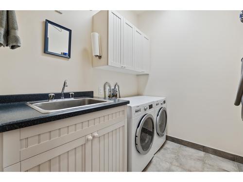 2550 Pass Creek Road, Pass Creek, BC - Indoor Photo Showing Laundry Room