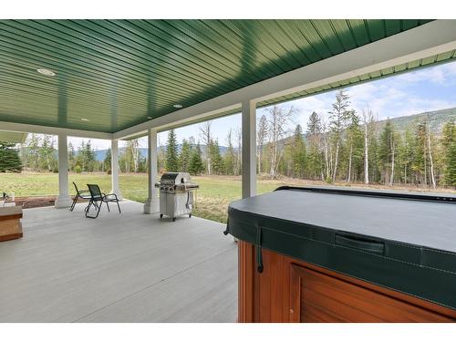 2550 Pass Creek Road, Pass Creek, BC - Outdoor With Exterior