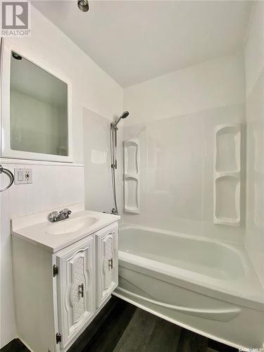 300 Broadway Avenue, Bredenbury, SK - Indoor Photo Showing Bathroom