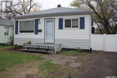 2602 Edgar Street, Regina, SK - Indoor Photo Showing Kitchen With Double Sink