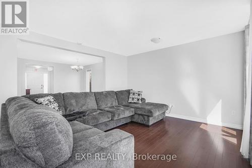 #27 -400 Skyline Ave, London, ON - Indoor Photo Showing Living Room