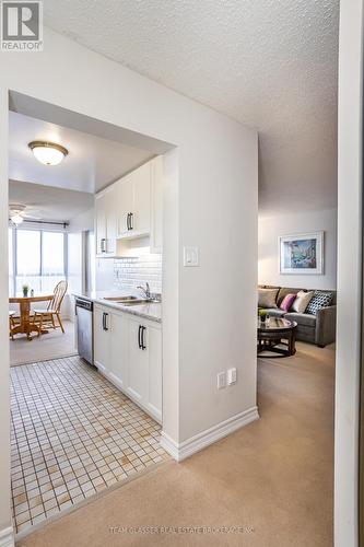 #801 -600 Grenfell Dr N, London, ON - Indoor Photo Showing Kitchen