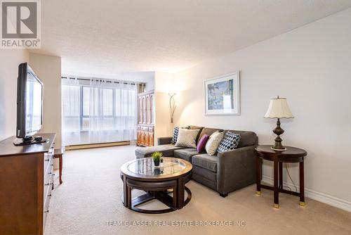 #801 -600 Grenfell Dr N, London, ON - Indoor Photo Showing Living Room