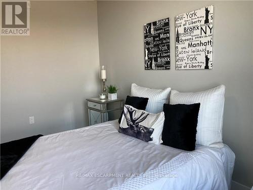 #226 -125 Shoreview Pl, Hamilton, ON - Indoor Photo Showing Bedroom
