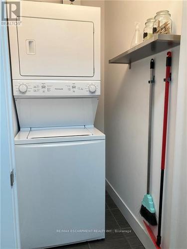 226 - 125 Shoreview Place, Hamilton, ON - Indoor Photo Showing Laundry Room