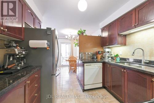 2609 Longridge Crescent, Oakville, ON - Indoor Photo Showing Kitchen With Double Sink