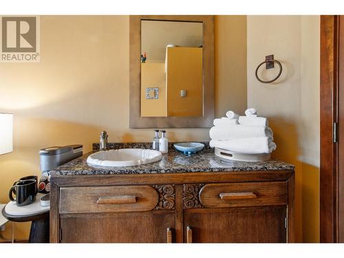 1070 Lakeshore Drive W Unit# 201 & 202, Penticton, BC - Indoor Photo Showing Bathroom