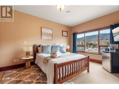 1070 Lakeshore Drive W Unit# 201 & 202, Penticton, BC - Indoor Photo Showing Bedroom
