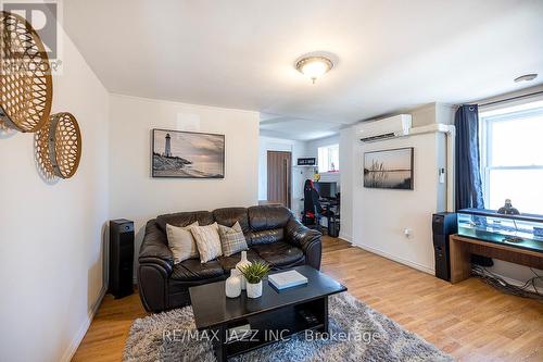 2 Boulton Street, Clarington, ON - Indoor Photo Showing Living Room