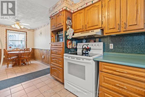15 Chester St, Guelph, ON - Indoor Photo Showing Kitchen