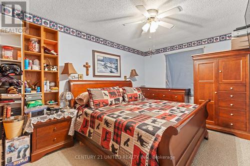 15 Chester St, Guelph, ON - Indoor Photo Showing Bedroom