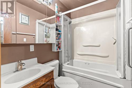 15 Chester St, Guelph, ON - Indoor Photo Showing Bathroom