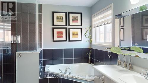 2307 Pilgrim Square, Oshawa, ON - Indoor Photo Showing Bathroom