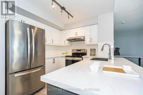 207 - 62 Suncrest Boulevard, Markham, ON - Indoor Photo Showing Kitchen With Stainless Steel Kitchen With Upgraded Kitchen