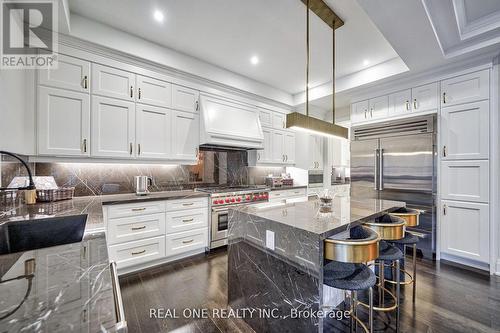 149 Milky Way Dr, Richmond Hill, ON - Indoor Photo Showing Kitchen With Upgraded Kitchen
