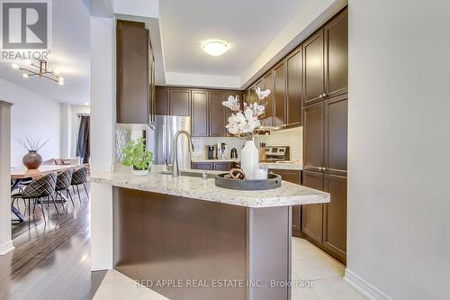 2885 Elgin Mills Road E, Markham, ON - Indoor Photo Showing Kitchen With Upgraded Kitchen